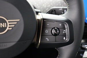 Vehicle image MINI J01 Cooper SE