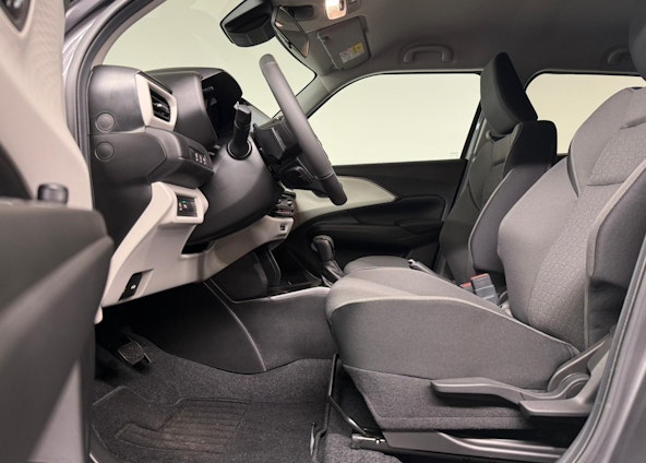 Vehicle image 4 Vehicle image 4