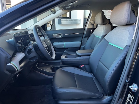 Vehicle image 4 Vehicle image 4