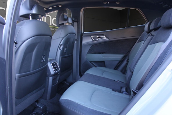 Vehicle image 9 Vehicle image 9