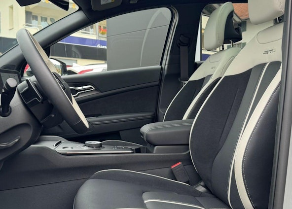 Vehicle image 10 Vehicle image 10