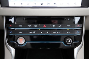 Vehicle image JAGUAR XF Sportbrake 2.0 D 240 Portfolio AWD