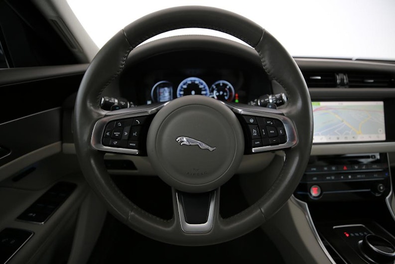 Vehicle image JAGUAR XF