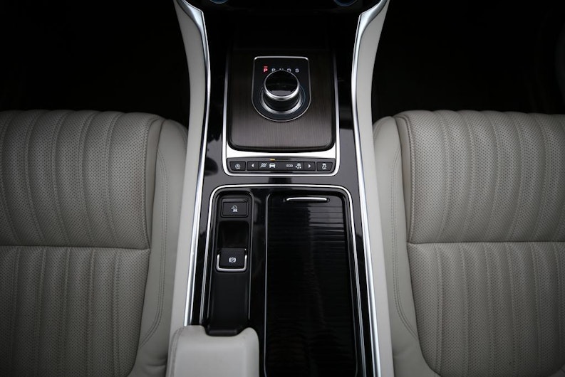 Vehicle image JAGUAR XF