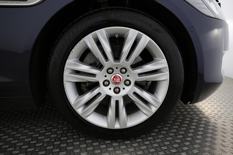 Vehicle image JAGUAR XF