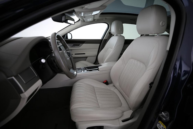 Vehicle image JAGUAR XF