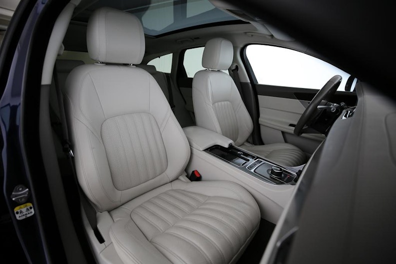 Vehicle image JAGUAR XF