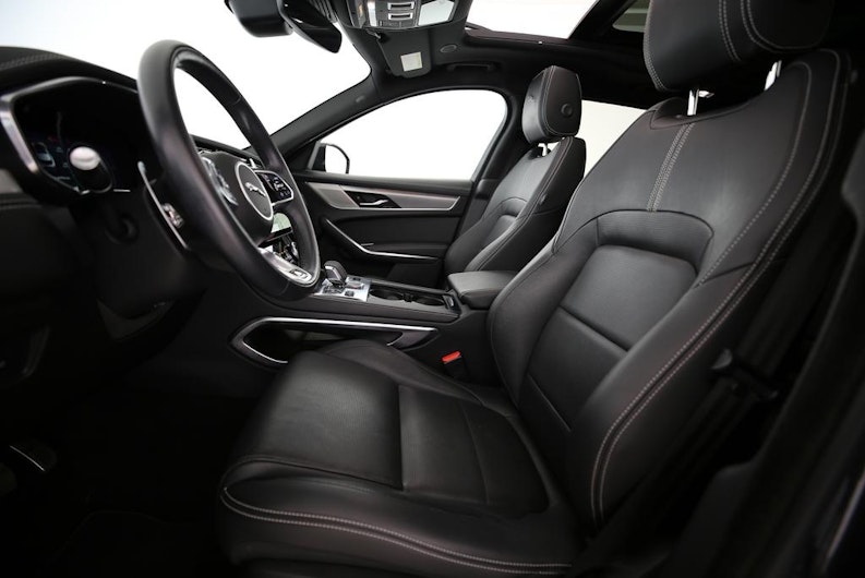 Vehicle image JAGUAR F-PACE