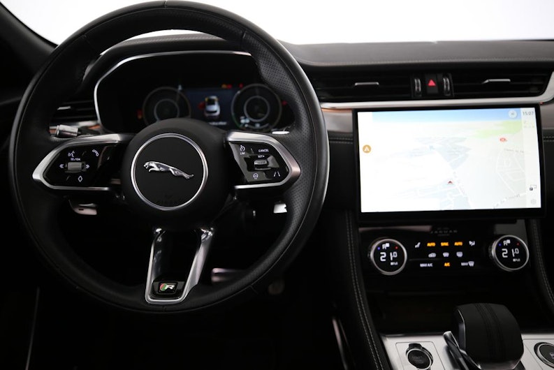 Vehicle image JAGUAR F-PACE