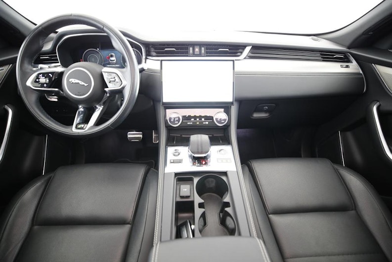 Vehicle image JAGUAR F-PACE