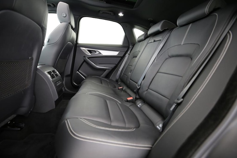 Vehicle image JAGUAR F-PACE