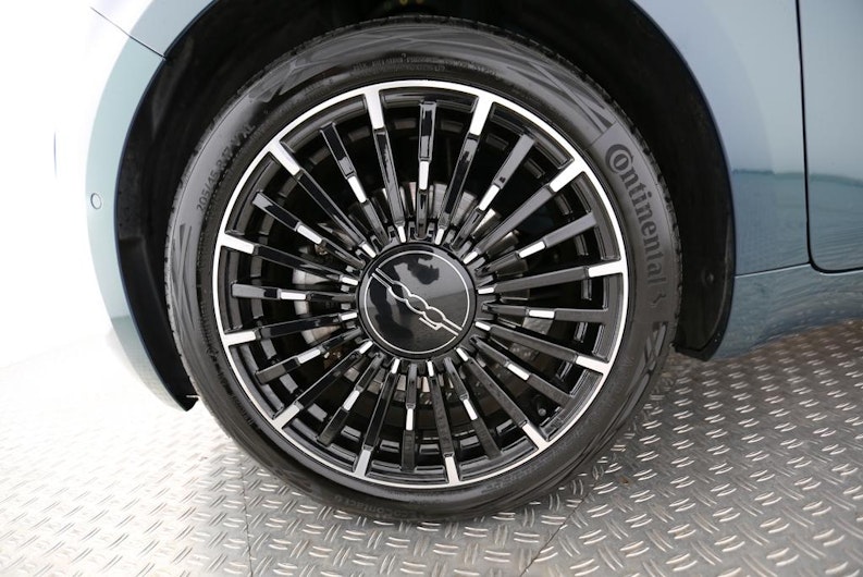 Vehicle image FIAT 500