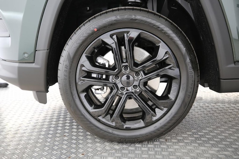 Vehicle image JEEP COMPASS