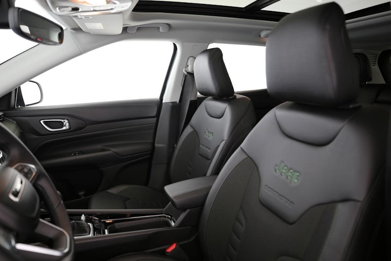 Vehicle image JEEP COMPASS