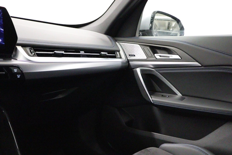 Vehicle image BMW iX1