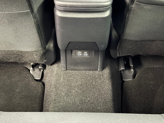 Vehicle image 14 Vehicle image 14