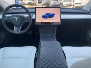 Tesla Model 3 Long Range D