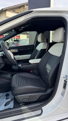 Vehicle image 10 Vehicle image 10