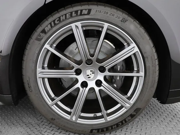 Porsche Panamera 4 E-Hybrid