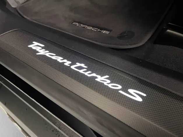 Porsche Taycan Turbo S Cross Turismo