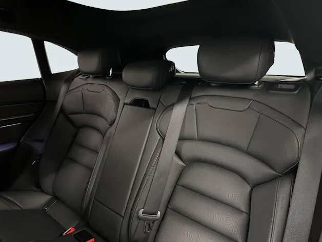 Porsche Taycan Turbo S Cross Turismo