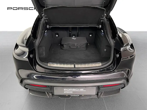 Porsche Taycan Turbo S Cross Turismo