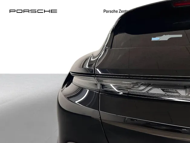 Porsche Taycan Turbo S Cross Turismo