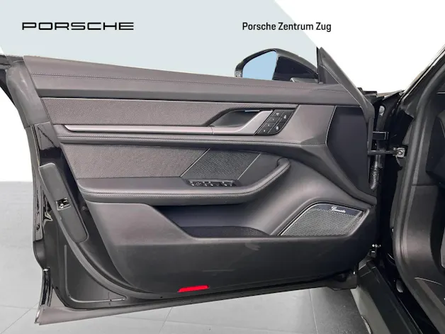 Porsche Taycan Turbo S Cross Turismo