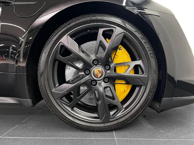 Porsche Taycan Turbo S Cross Turismo