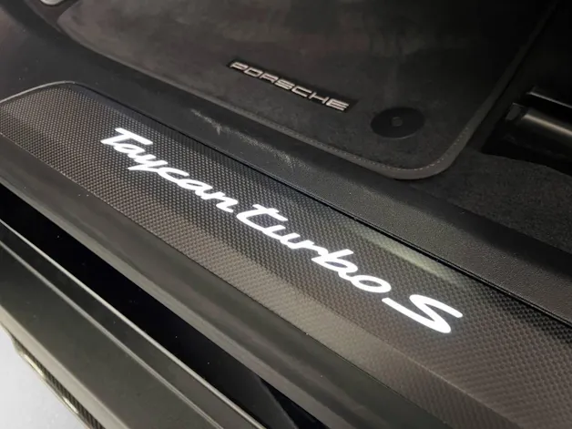 Porsche Taycan Turbo S Cross Turismo