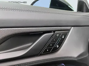 Porsche Taycan Turbo S Cross Turismo
