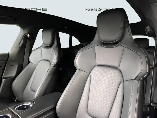 Porsche Taycan Turbo S Cross Turismo