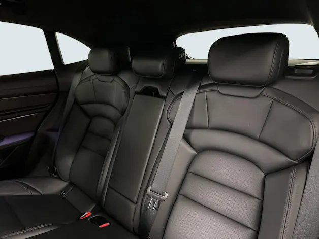 Porsche Taycan Turbo S Cross Turismo