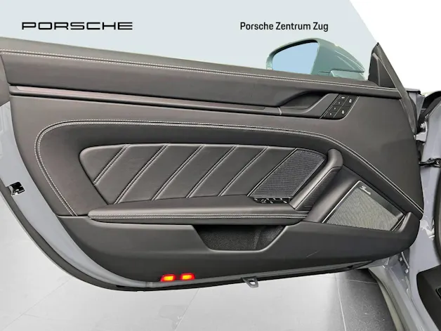 Porsche 911 Carrera 4 GTS Cabriolet