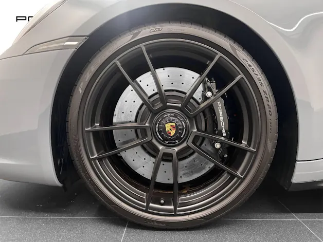 Porsche 911 Carrera 4 GTS Cabriolet
