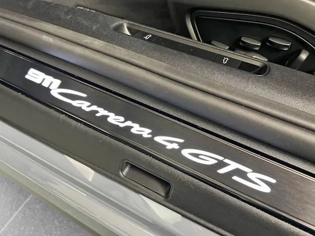 Porsche 911 Carrera 4 GTS Cabriolet