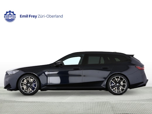 BMW M5 xDrive Touring 1