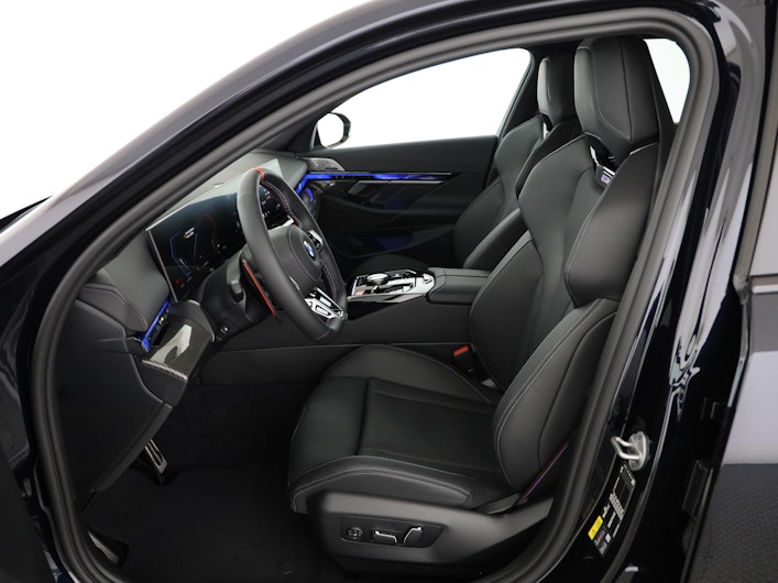 Vehicle image BMW M5