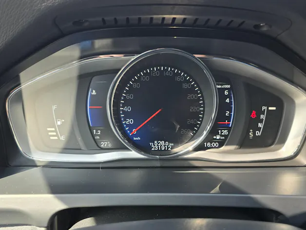 VOLVO V60 2.0 T6 Mome. R-Design AWD S/S