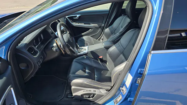 VOLVO V60 2.0 T6 Mome. R-Design AWD S/S