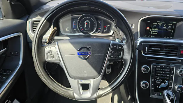VOLVO V60 2.0 T6 Mome. R-Design AWD S/S