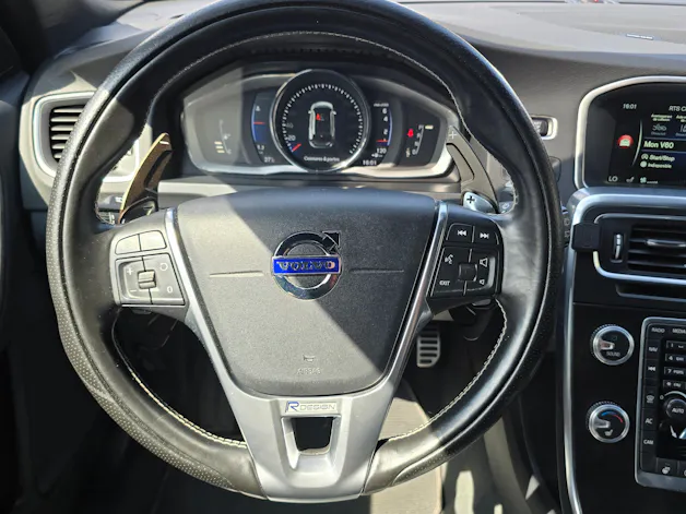 VOLVO V60 2.0 T6 Mome. R-Design AWD S/S