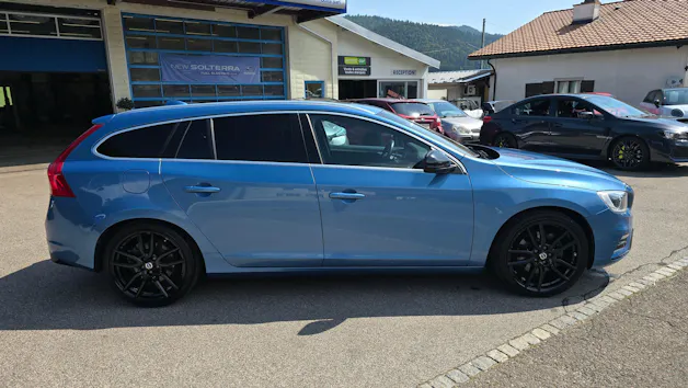 VOLVO V60 2.0 T6 Mome. R-Design AWD S/S