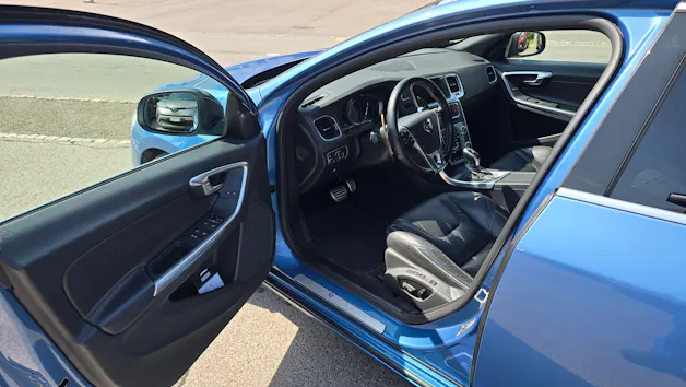 VOLVO V60 2.0 T6 Mome. R-Design AWD S/S