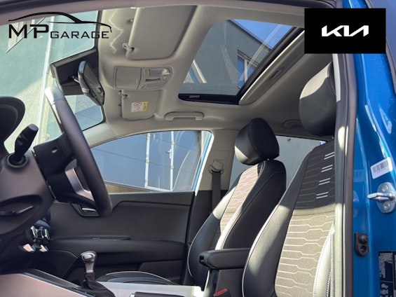 Vehicle image 15 Vehicle image 15