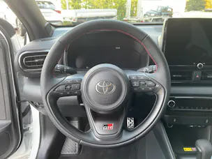 Toyota Yaris 1.5 VVT-i HSD GR Sport