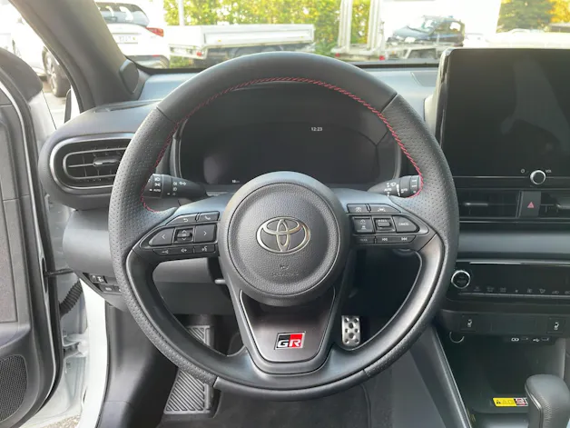Toyota Yaris 1.5 VVT-i HSD GR Sport