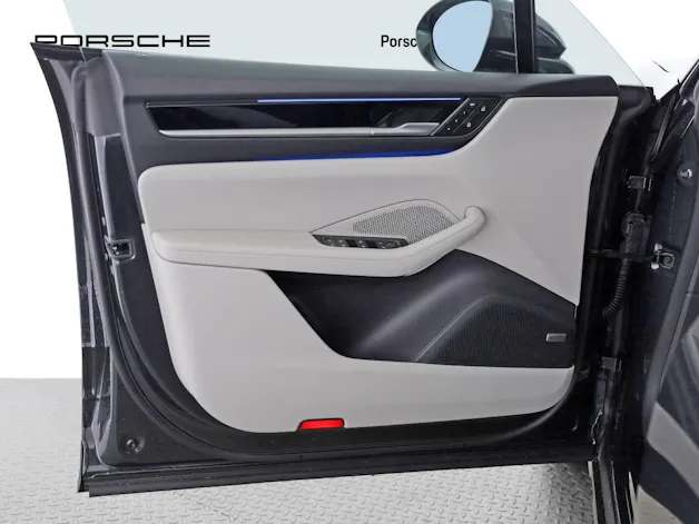 Porsche Macan 4