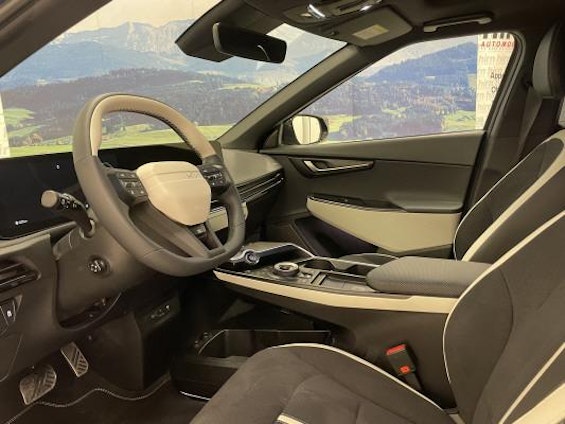 Vehicle image 3 Vehicle image 3