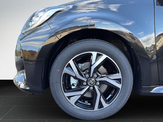 Vehicle image 18 Vehicle image 18